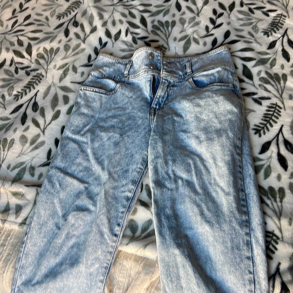 So acid washed high wasted jeans